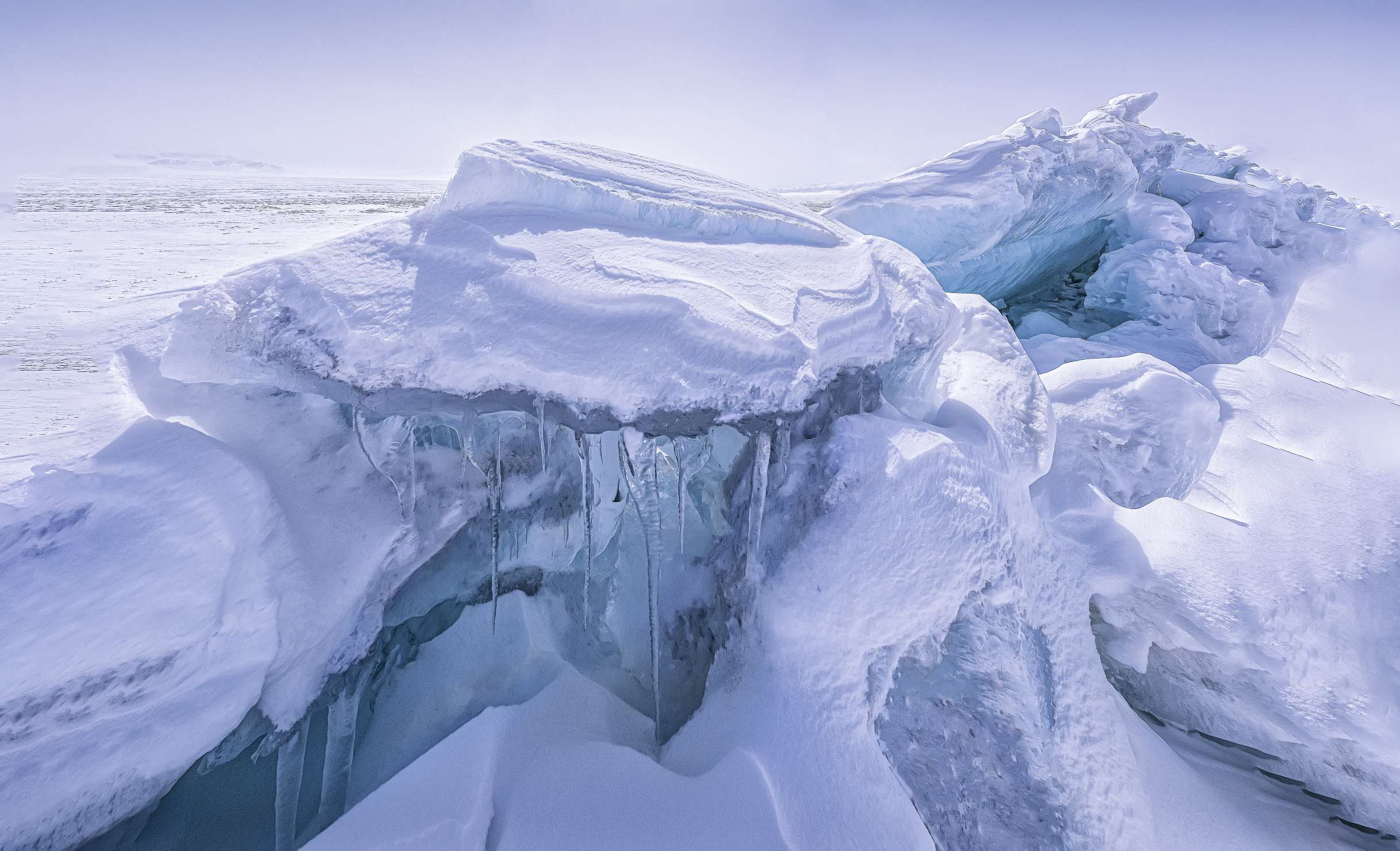 《梦幻蓝冰》2021.4.4新疆冬季赛里木湖。