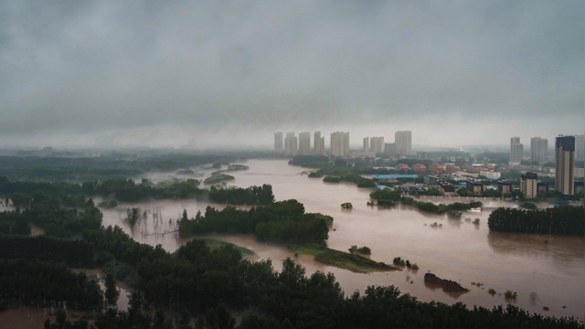 《黑云压城》8月1日，涿州迎来的第一波洪峰