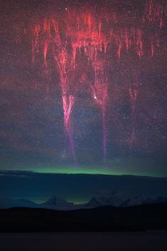 《喜马拉雅上空的巨大喷流与次生喷流》