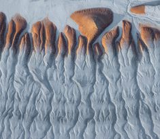 《丹霞的肌理》在今年我两次前往哈萨克斯坦阿克套地区进行拍摄。六月，我将无人机拍摄更多注重细节的抓取，围绕颜色，线条，形状，趣味分别提炼。仿佛印证了大自然就是最好的画师！以上作品由air3S及御4pro拍摄，全部作品均由无人机拍摄完成#哈萨克斯坦 @搜狐无人机