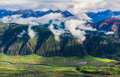 《大山深处有人家》川西的大山深处风光旖旎。